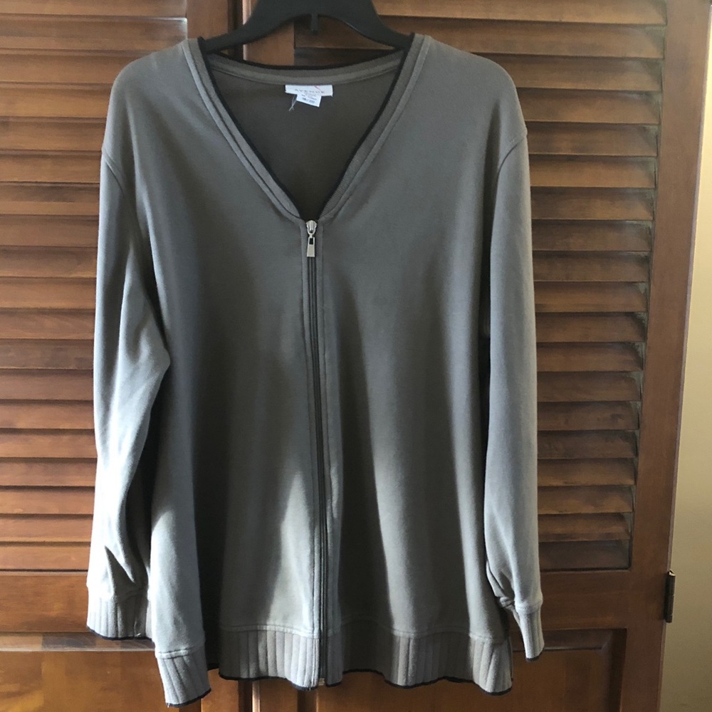Zippered sweatshirt